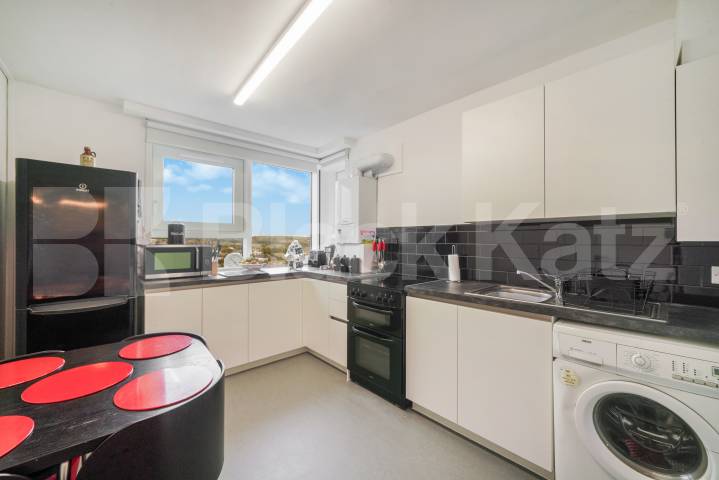 Bright, Refurbished 2 Bed Flat Steps from Primrose Hill Park Adelaide Road, Primrose Hill / Chalk Farm
